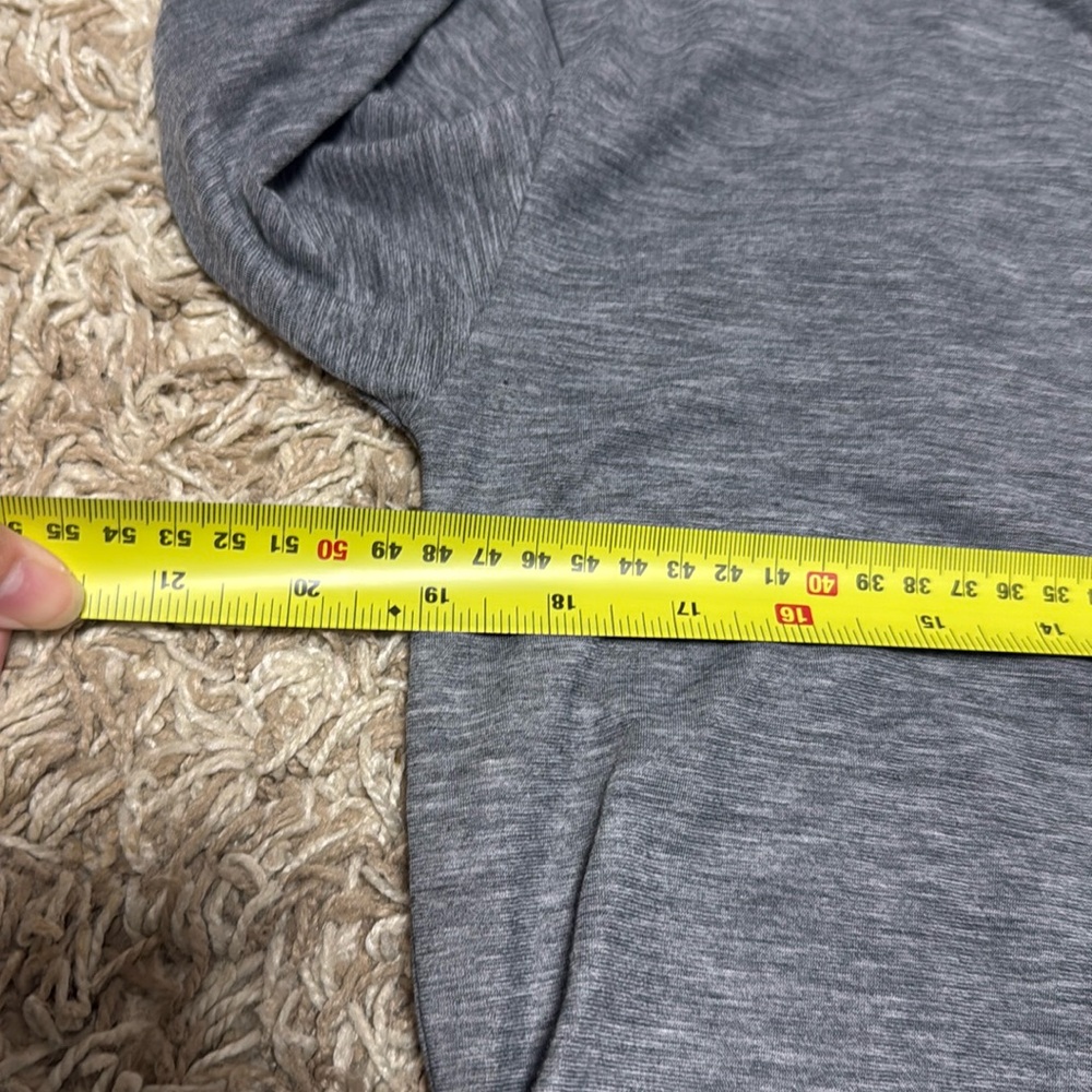 NWT Under Armour Women's Loose Fit Dropped Shoulder Curved Hem Gym Top size XS - Picture 7 of 8